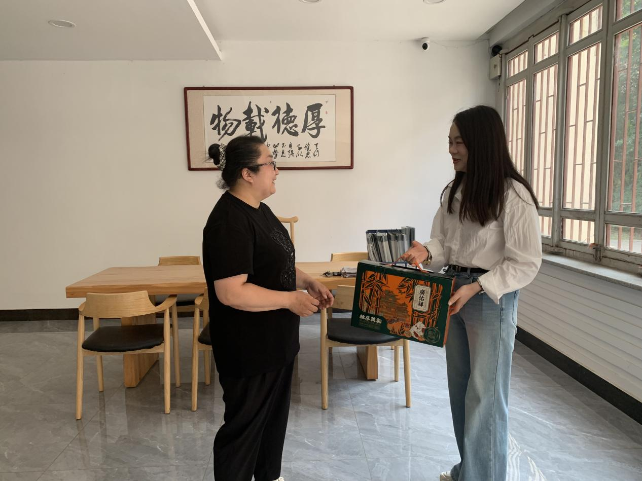 端午情 暖侨心 ---襄阳襄城区侨联开展端午走访慰问侨界群众活动