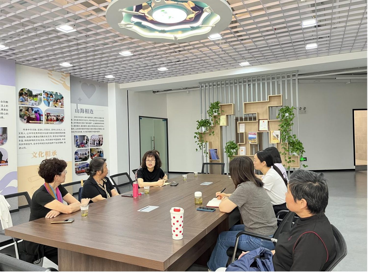 广泛汇集侨智  打造温馨家园 ——李家湖社区召开“侨心助力·共建宜居家园”座谈会