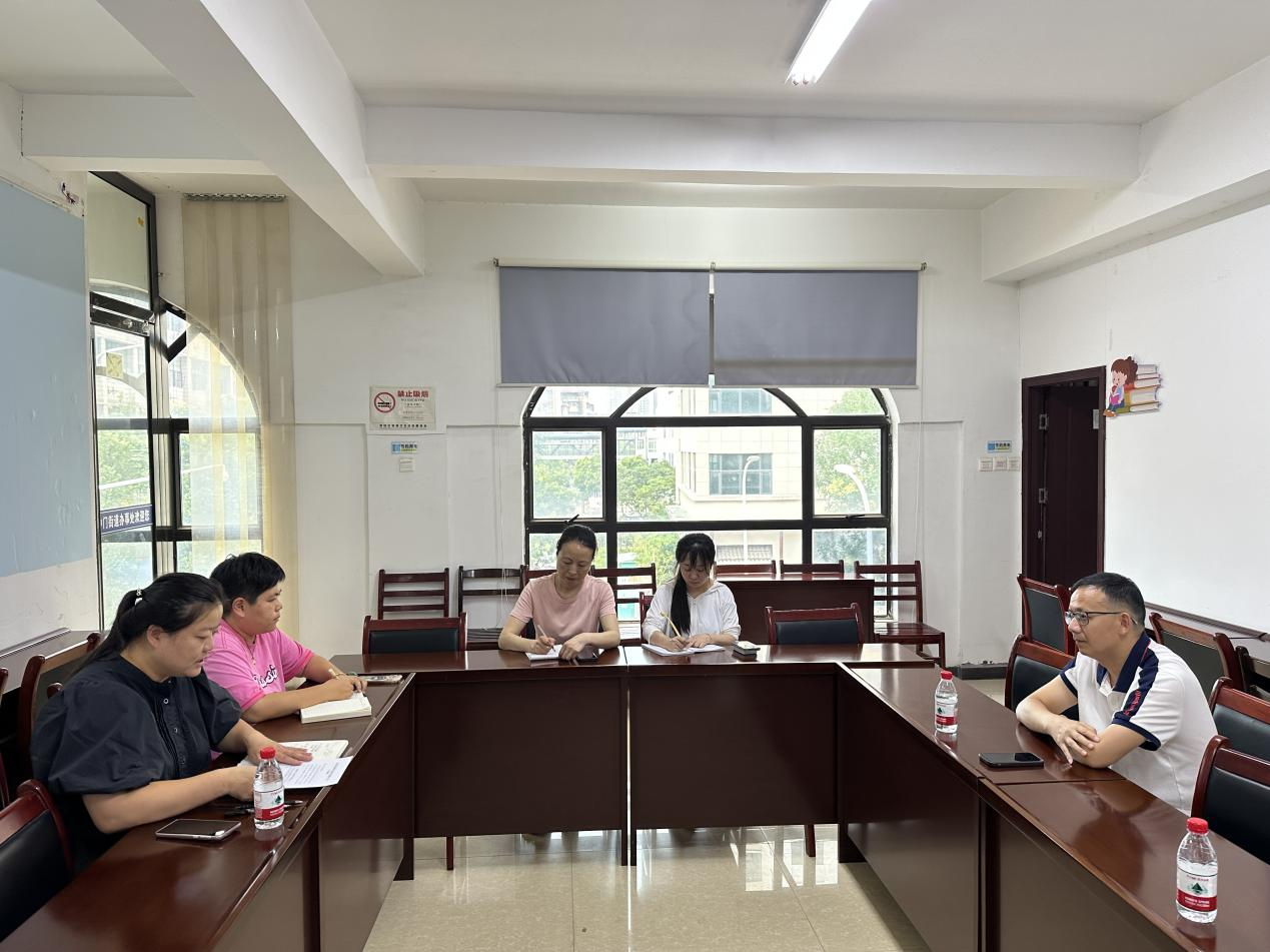 襄阳市侨联赴望江街社区调研城市精神文明建设巩固提升工作