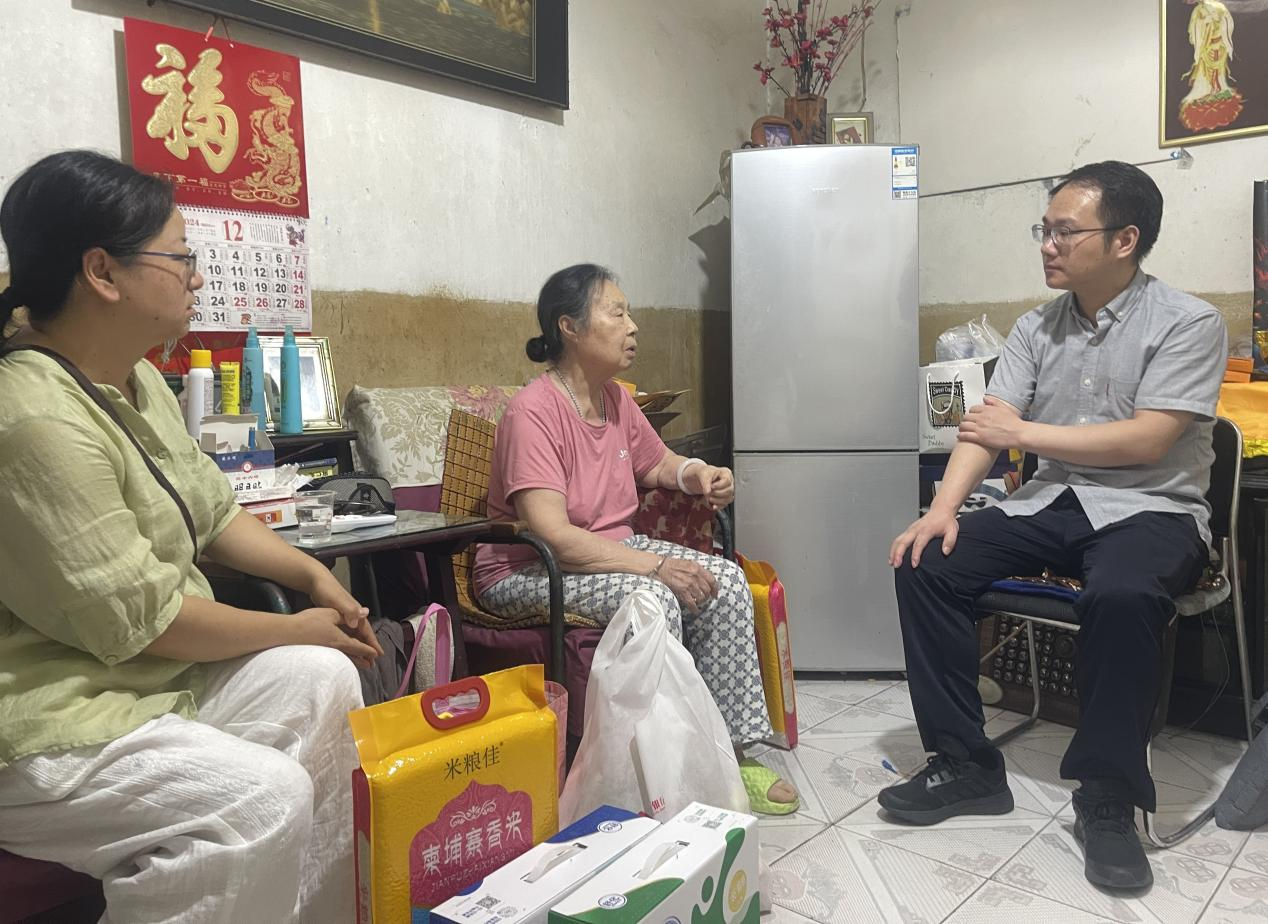宜昌市侨联真情慰问患病侨眷
