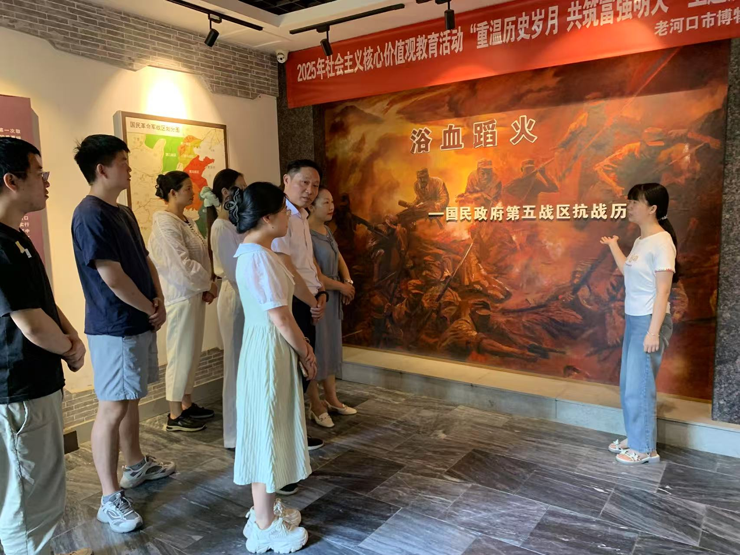 襄阳老河口市侨联开展纪念中国人民抗日战争暨世界反法西斯战争胜利80周年红色学习教育活动