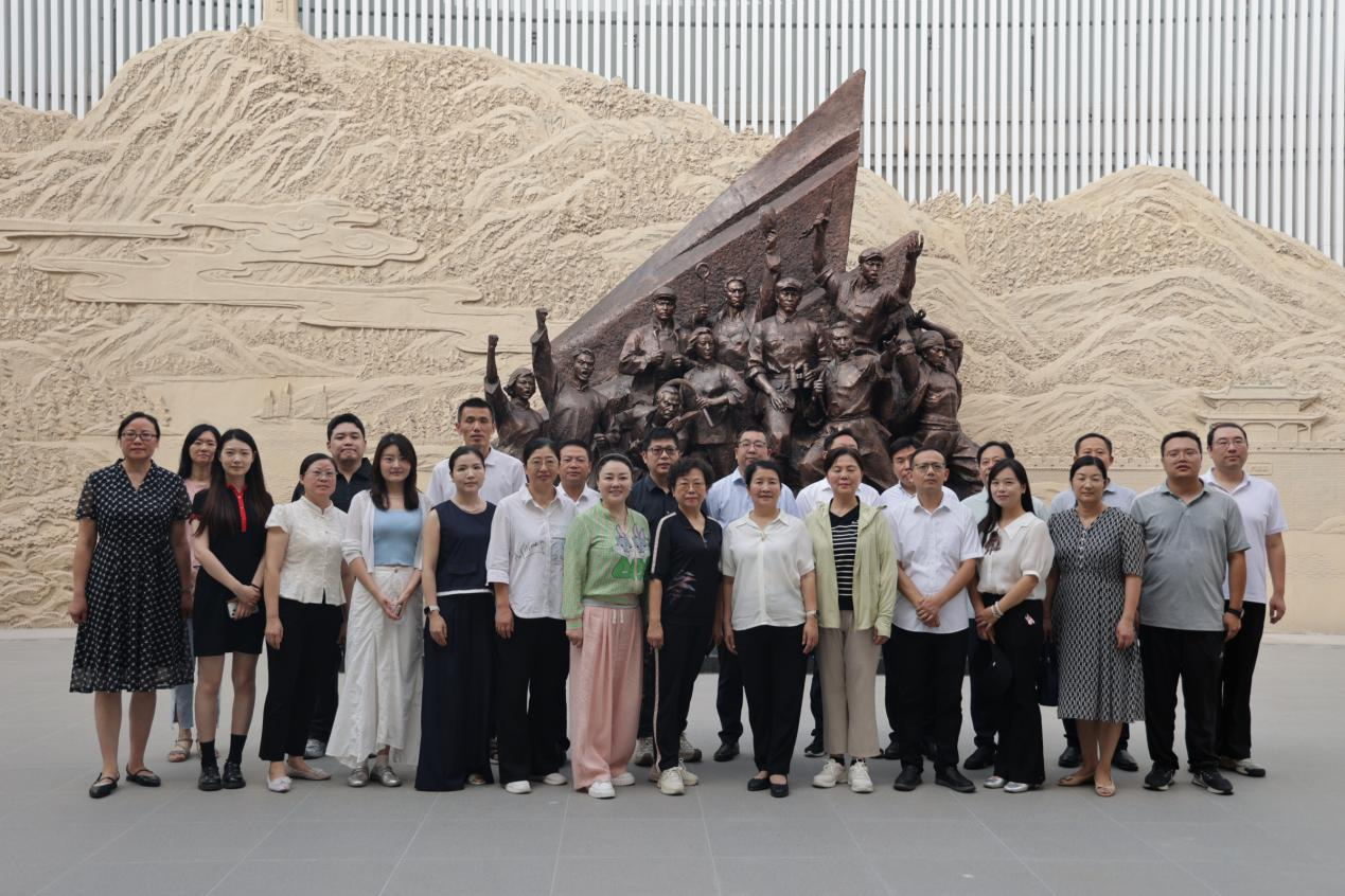 襄阳市侨联举行纪念中国人民抗日战争暨世界反法西斯战争胜利80周年座谈会