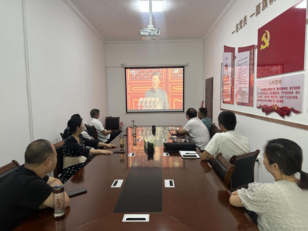 襄阳市侨联集中收看纪念中国人民抗日战争暨世界反法西斯战争胜利80周年大会