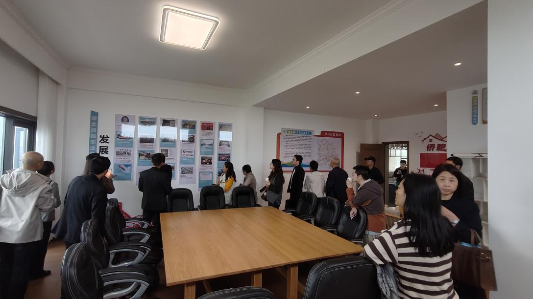 钟祥市侨联举办侨界“连心桥”志愿服务队成立暨 中秋节联谊活动