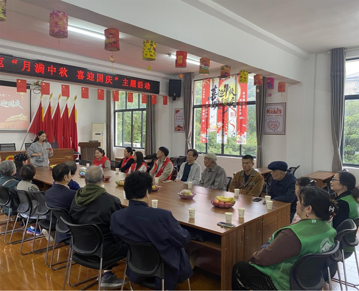 荆门市掇刀区月亮湾社区“侨胞之家”开展“月满中秋・喜迎国庆”主题活动