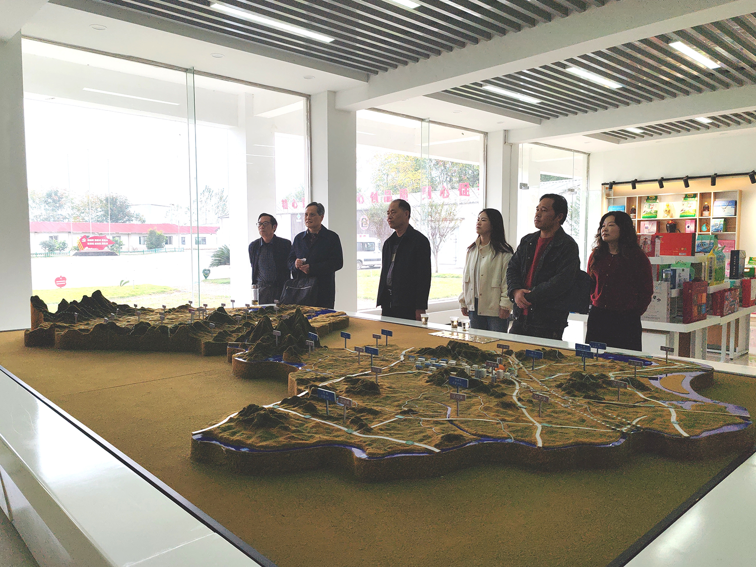 浠水县关心下一代工作委员会调研散花镇归侨企业赋能高质量发展