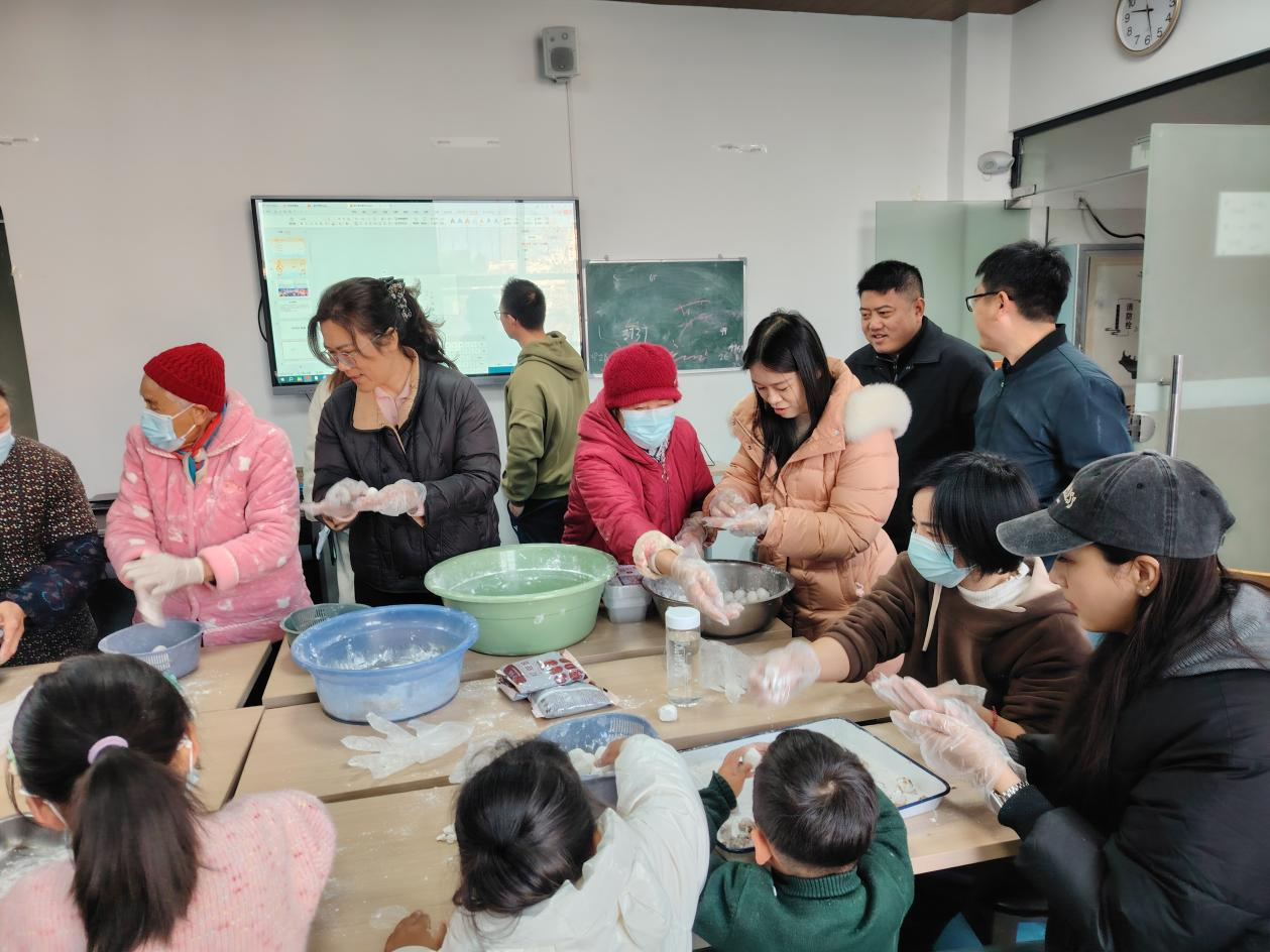 汤圆聚侨心 党群庆团圆 —襄阳襄城区铁佛寺社区“侨胞之家”开展老少同乐包元宵活动