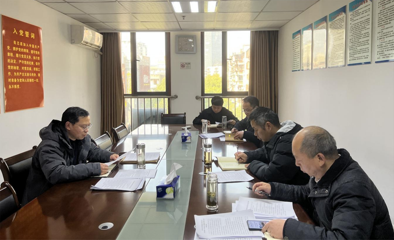 宜昌市侨联召开党组(扩大)会议 就开展树立和践行正确政绩观学习教育进行动员