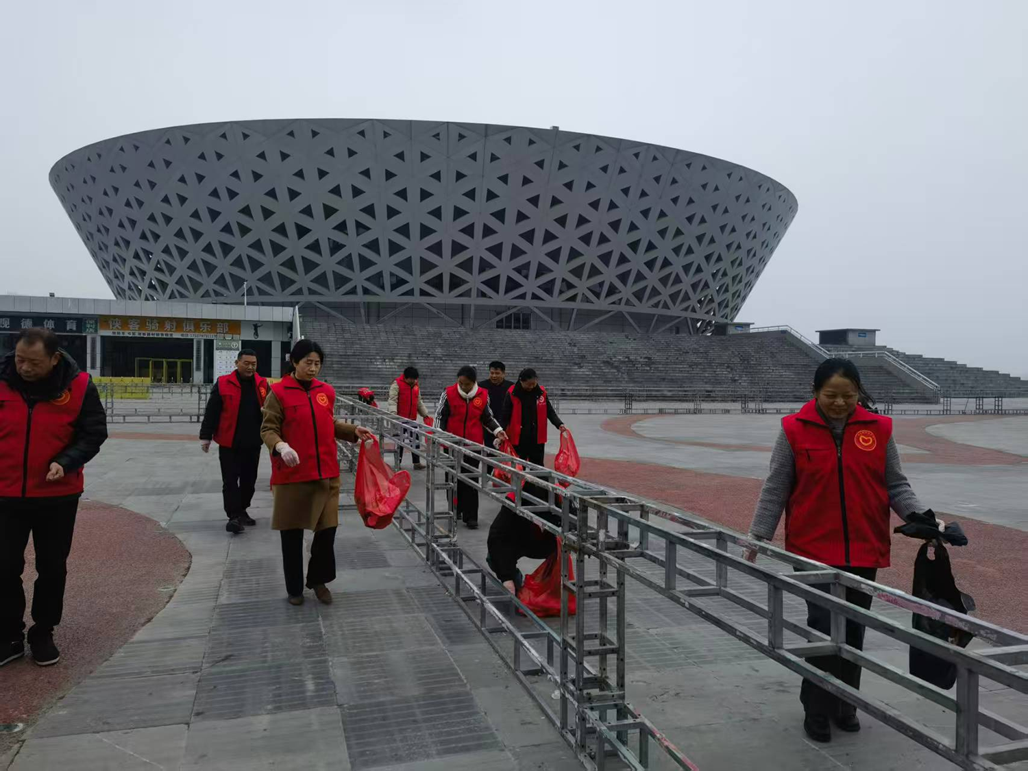 钟祥市侨联开展学雷锋主题志愿服务系列活动