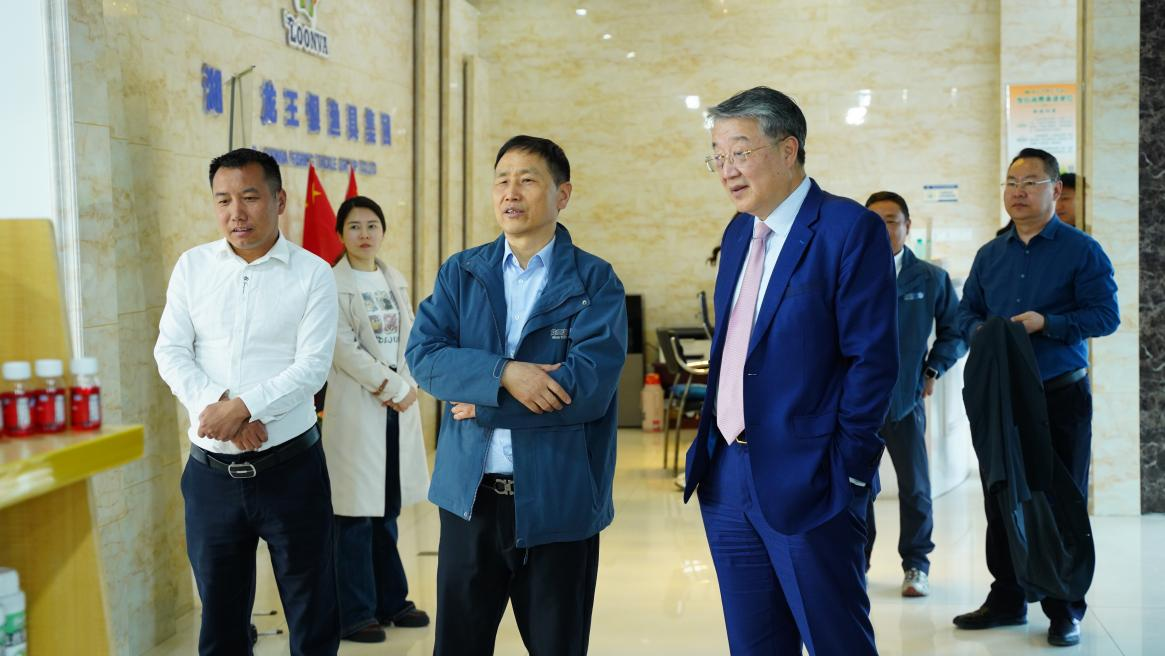美国智通国际董事长王檑来孝考察