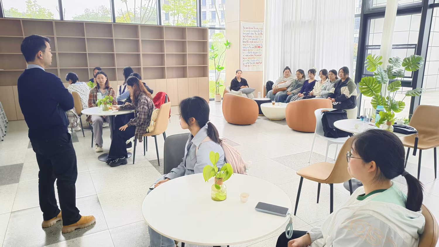 宜昌市侨联留学生之家走进三峡大学科技学院