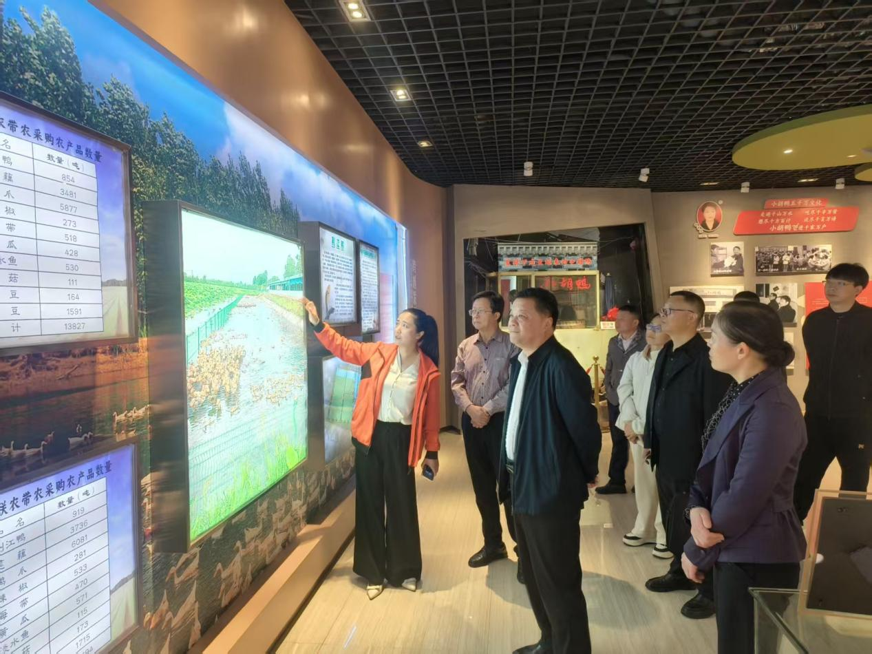 荆州市政协副主席施金方带队开展 侨企大走访活动