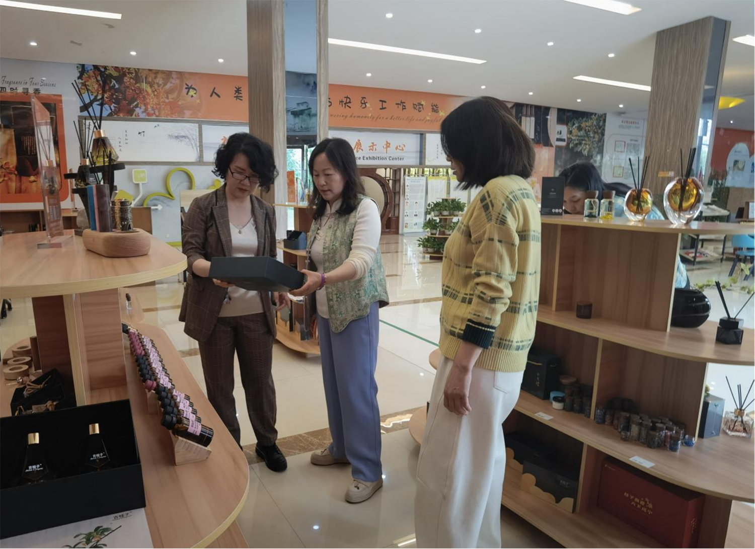 侨助桂香飘四海 咸宁市侨联精准调研助力桂花产业扬帆出海