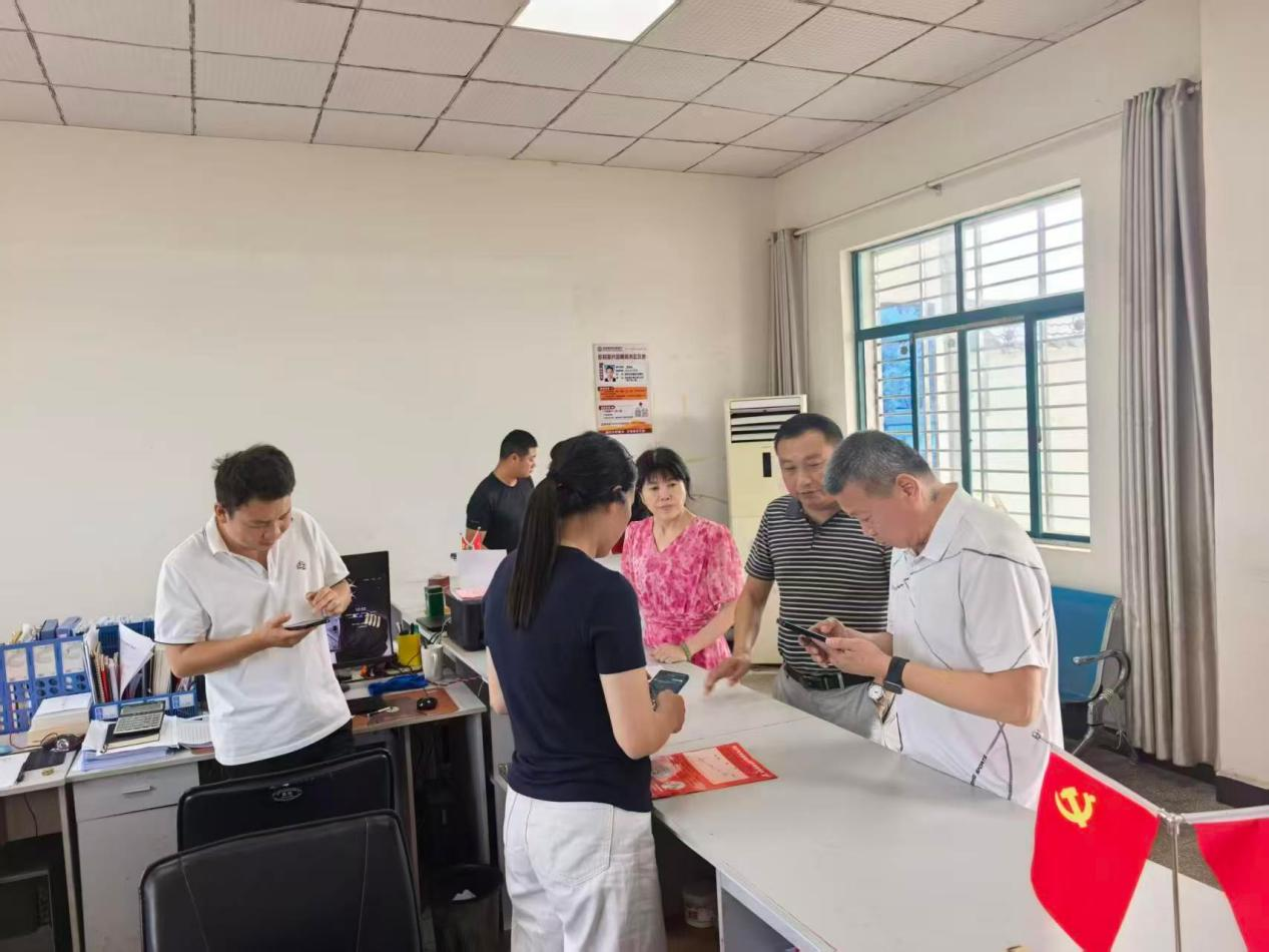 襄阳校村联动织密防护网 同心筑牢防溺安全线 ——涌泉中学深入彭家营村部署推进防溺水专项工作