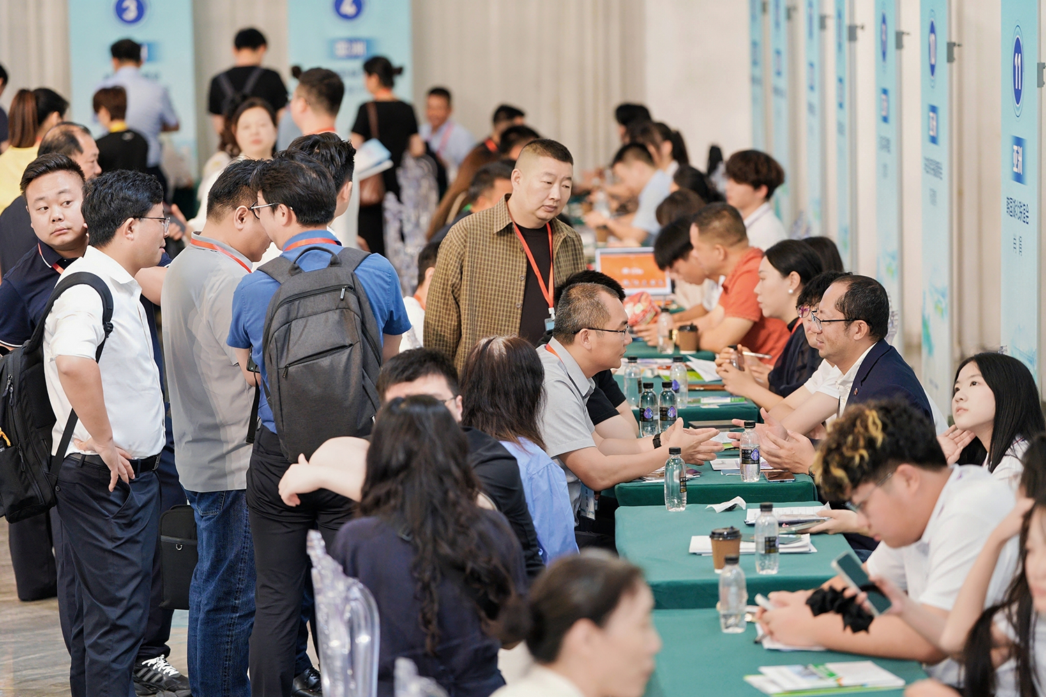 襄阳市侨联组织多家企业积极参加全省 “侨助千企万品出海”行动推进活动