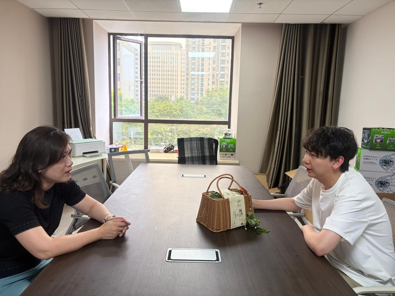 粽香传温情，走访聚侨心-襄城区委统战部、区侨联开展端午节前走访慰问活动