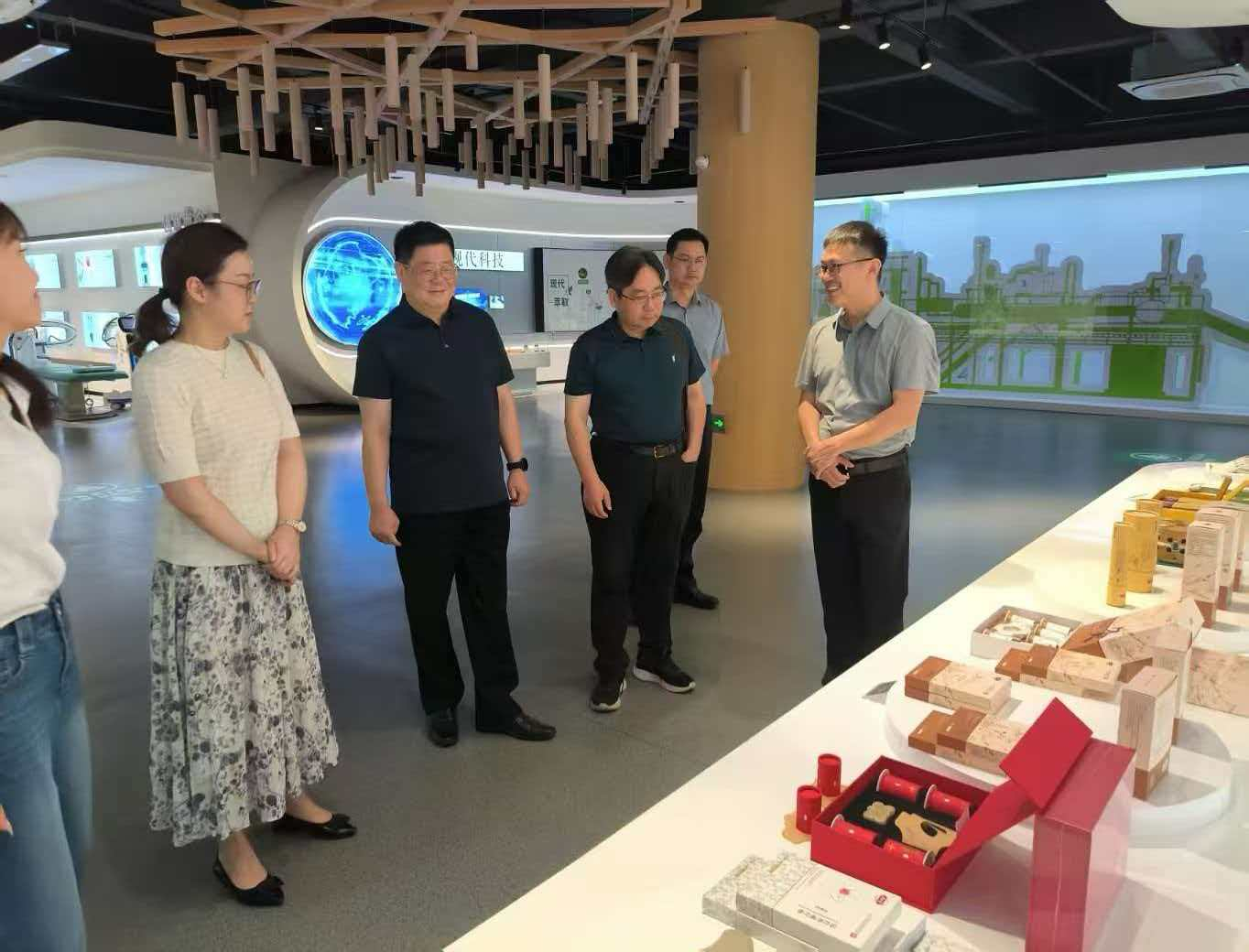黄冈市侨联一行到蕲春县调研