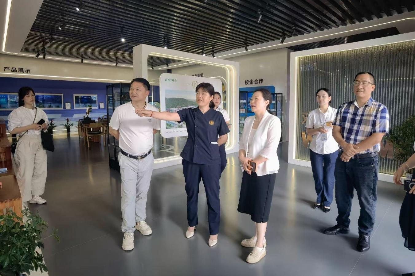 咸宁市侨联到赤壁调研助推“千企万品”出海