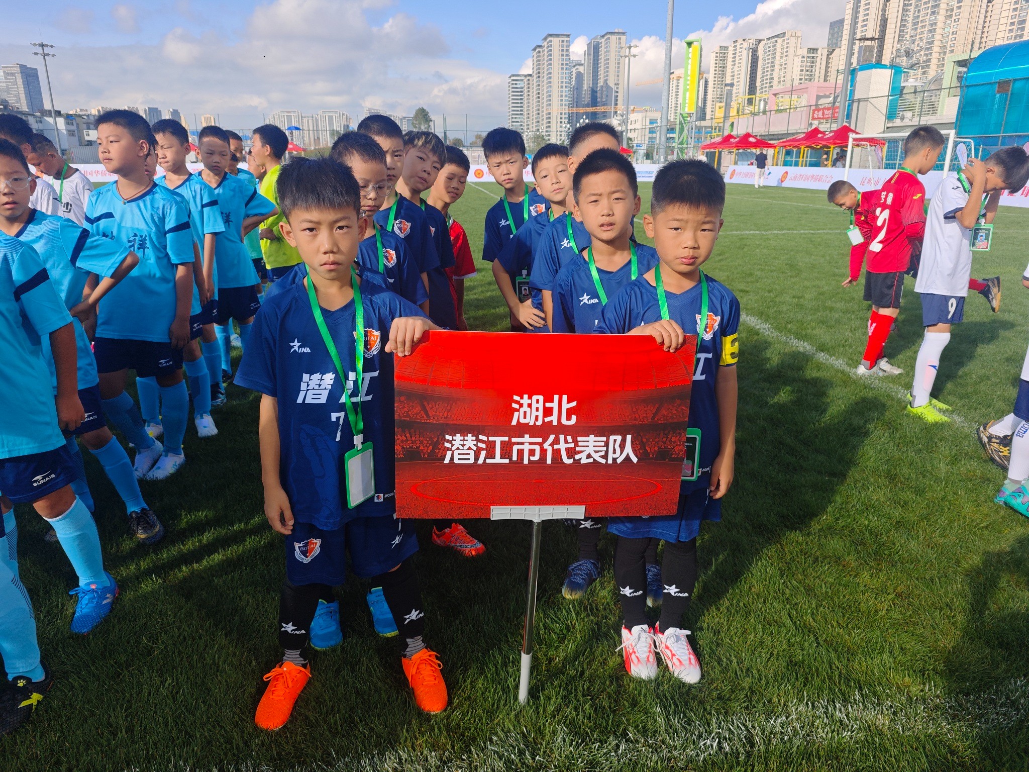 逐梦绿茵 侨心聚力!潜江市代表队出征第七届“侨心杯”少年足球邀请赛