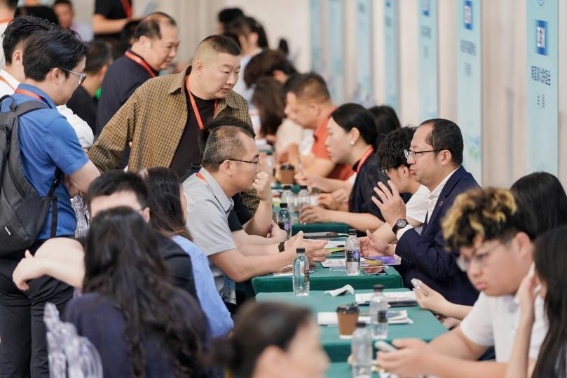 凝青聚力搭桥梁 精准服务助出海——湖北侨青在“侨助千企万品出海”行动中的担当与作为