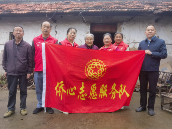 侨心敬老暖重阳 百岁寿星笑开颜——荆门市沙洋县侨联走访慰问百岁老人王桂珍